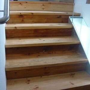 Treppen und Treppengelände aus Holz