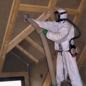 Holzfaser wird eingeblasen
